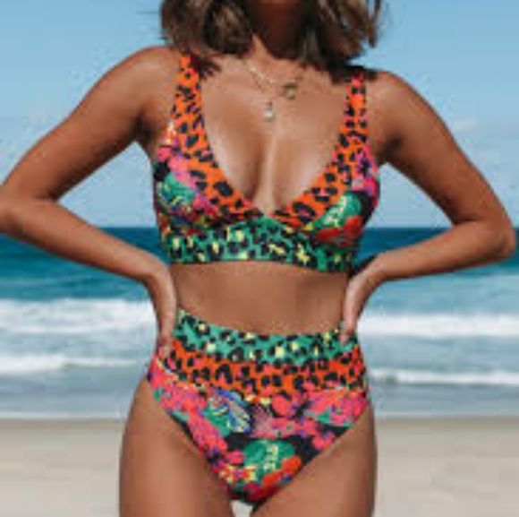 Leopard print bikini - Picture 3 of 3